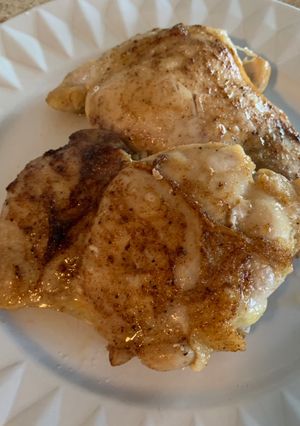 Una foto de Caderas de pollo al horno sencillas