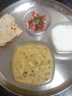 ફણગાવેલા મગ ની ખીચડી (Fangavela Moong Khichdi Recipe In Gujarati રેસીપી મુખ્ય ફોટો