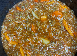 Una foto de Guiso de lentejas y arroz