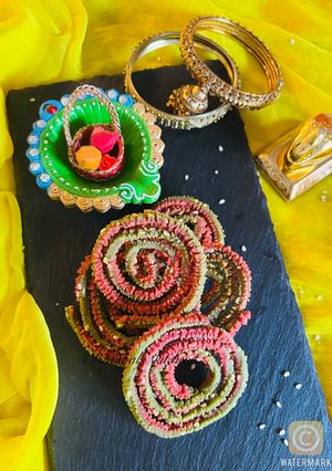 A picture of Colorful chakli.