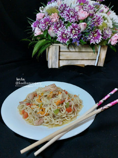 عکسی از دستور نودل با تن ماهی 🍜