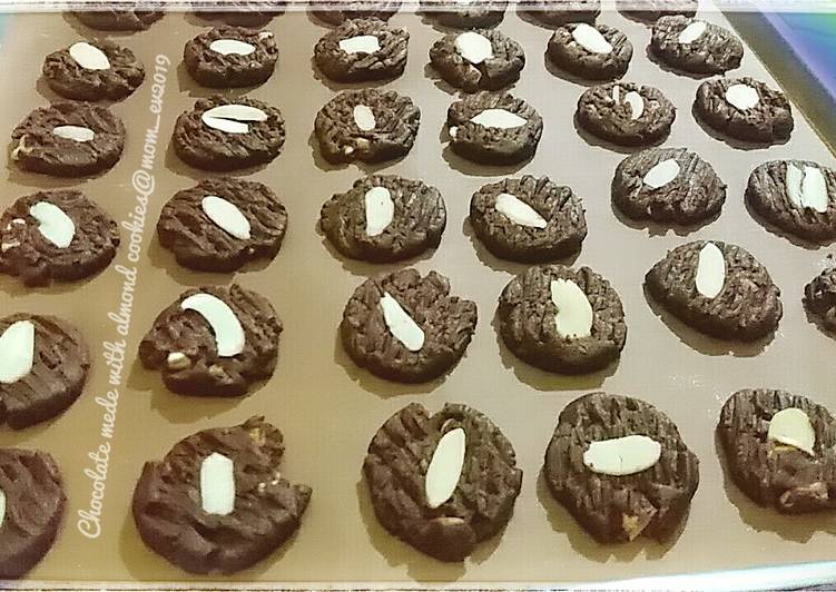 Chocolate mede with almond cookies