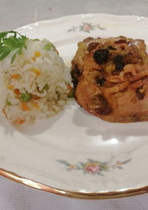 Una foto de Lomo de cerdo sellado y relleno con arroz a la jardinera