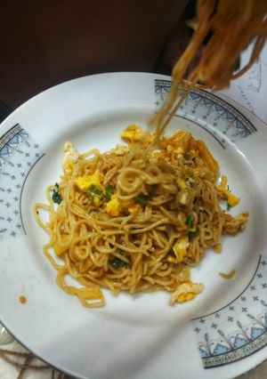 ঝাল ঝাল নুডলস রেসিপির প্রধান ছবি