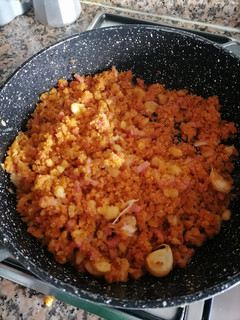 Una foto de Migas con chorizo y bacon