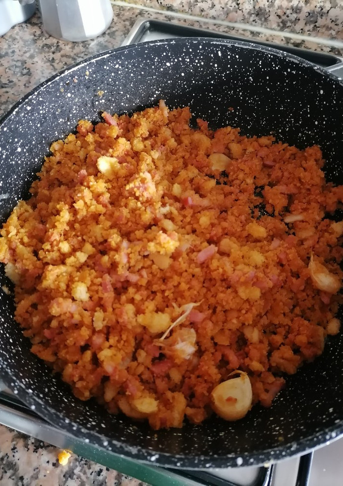 Una foto de Migas con chorizo y bacon