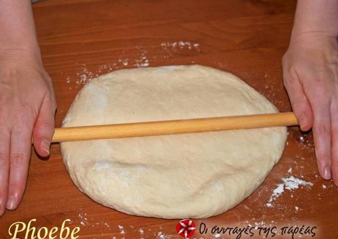 κύρια φωτογραφία συνταγής Πώς φτιάχνουμε τη ζύμη της πίτσας