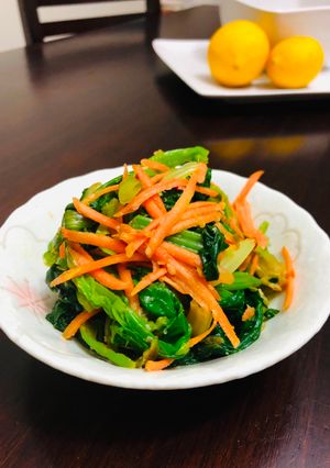 Una foto de El namul con espinaca Japonés NAMUL coreana 나물🇰🇷🇺🇾🇯🇵ナムル(ほうれん草)