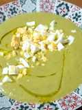Puré de verduras con rulo de cabra y huevo