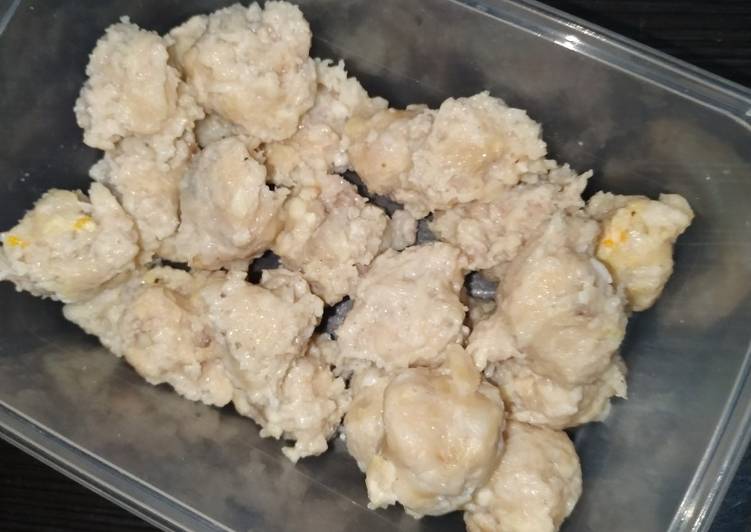 Langkah Mudah untuk Menyiapkan Pentol / Baso Ayam yang Bikin Ngiler