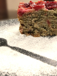 A picture of Upside-down plum cake.