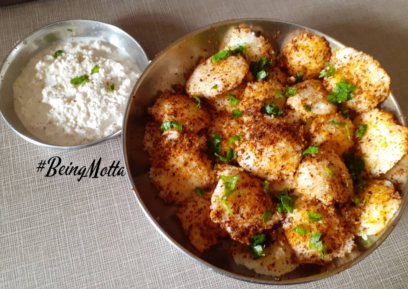 Neem Podi Idlis (Curry Leaves Chutney Idlis)