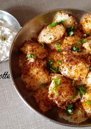 A picture of Neem Podi Idlis (Curry Leaves Chutney Idlis).