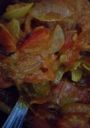 A picture of Onion tomato veg.