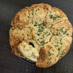 A picture of Cheese scallion bread.
