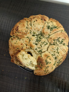 A picture of Cheese scallion bread.