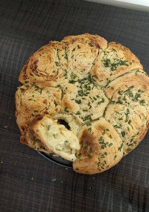 A picture of Cheese scallion bread.