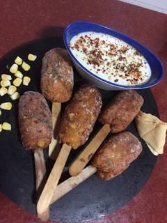 વેજ કોર્ન લોલીપોપ(veg corn lolipop recipe in Gujarati) રેસીપી મુખ્ય ફોટો
