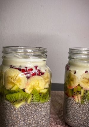 O poză a rețetei Budincă de chia cu fructe și iaurt.
