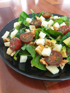 Una foto de Ensalada de espinacas con vinagreta balsámica de miel