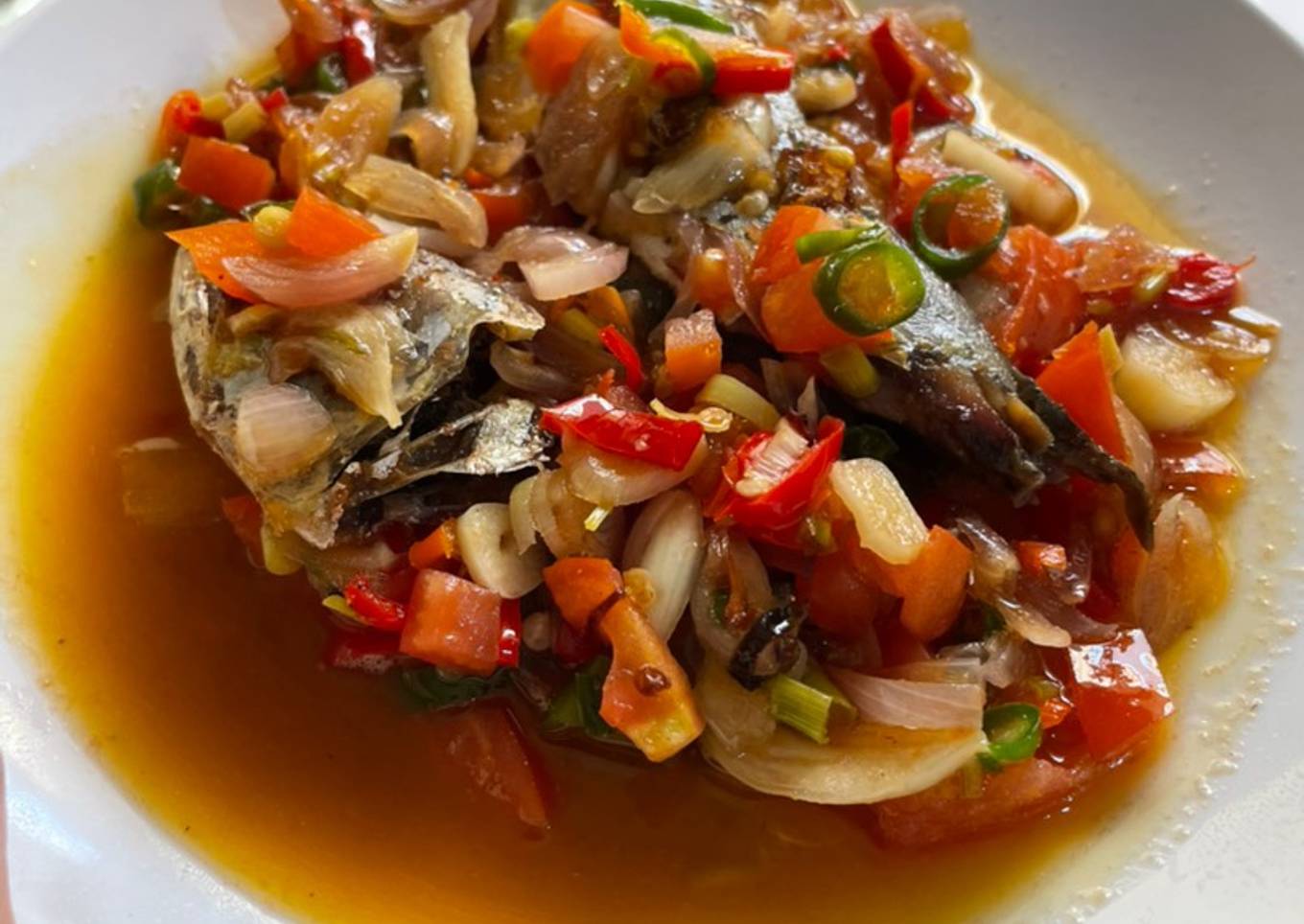 Lumuri ikan dengan bumbu