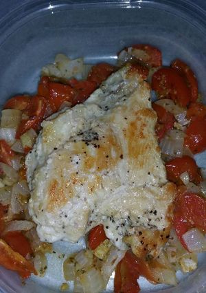 A picture of Chicken with Roasted Tomato and Red Onions.