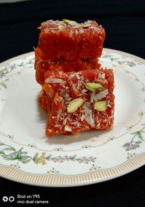 ગાજરનો હલવો (Gajar Halwa Recipe In Gujarati) રેસીપી મુખ્ય ફોટો