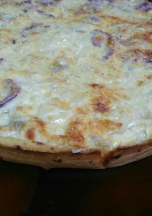 Una foto de Tarta de cebollas y queso con masa de harina de maíz🌽