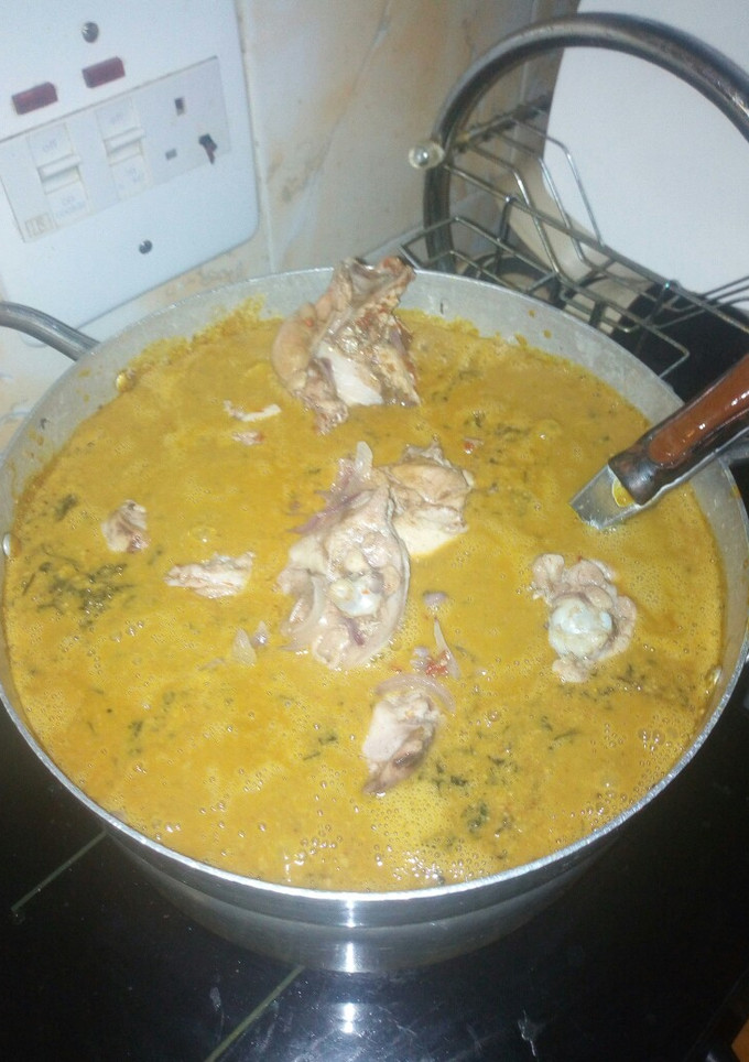 A picture of Groundnut soup with chicken.