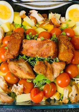 Hình của món Salad gà rán.