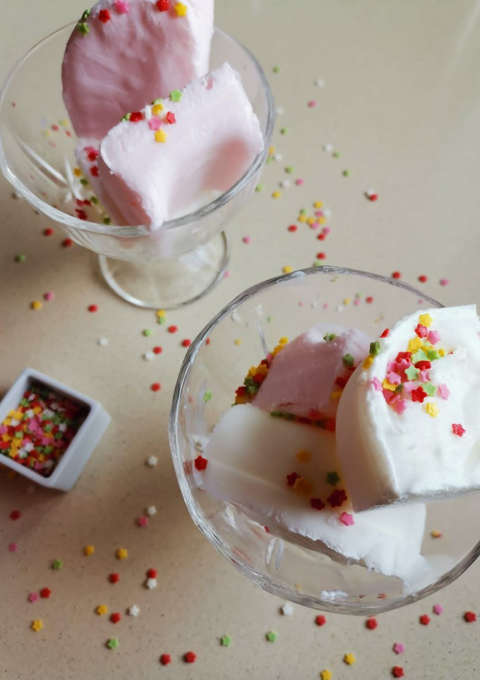 Una foto de Helado 🍧 de sabores 🥥 🍍 🍓