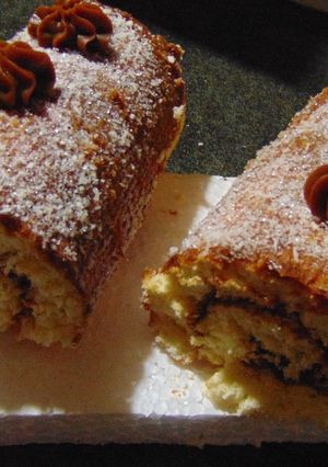 Una foto de Arrollado de coco con dulce de leche