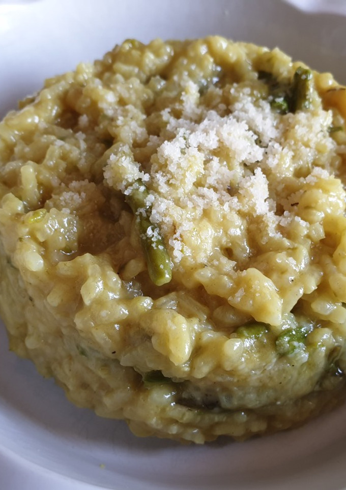 Una foto de Risotto de espárragos verdes y gambas (en Thermomix)