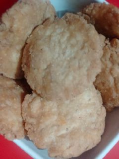 खस्ता अचारी मठरी(khastta achari mathri recipe in hindi) रेसिपी मुख्य फोटो