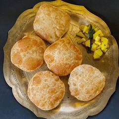 A picture of Sattu Poori with Sada Aloo Chenchki.