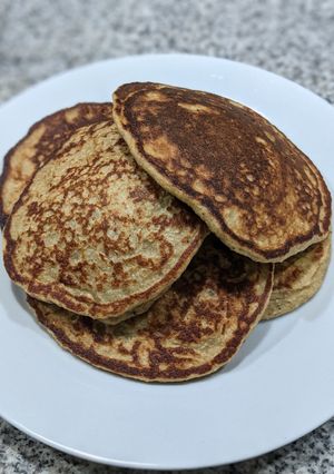 Una foto de Panqueques de Plátano, Avena y Kiwicha Pop