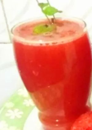 तरबूज का जूस (tarbuj ka juice recipe in Hindi) रेसिपी मुख्य फोटो