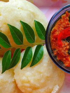 सूजी /रवा की इडली (Suji/ rava ki idli recipe in hindi) रेसिपी मुख्य फोटो