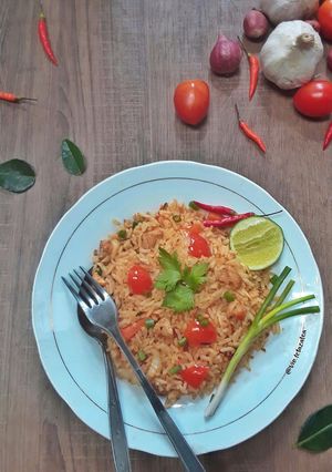 Foto resep Khao Pad Tom Yum Gai (ข้าวผัดต้มยำไก่) ala Violet Azalea