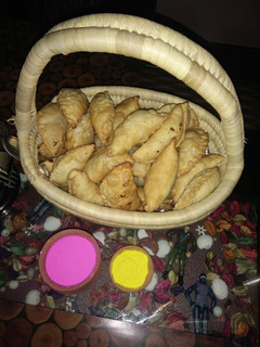मावा करंजी (mawa karanji recipe in Hindi) रेसिपी मुख्य फोटो