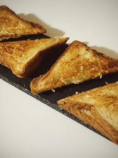 Une photo de Croque monsieur au fromage 🍞🧀