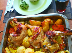 Una foto de Pollo al horno a las finas hierbas 🐔🌿