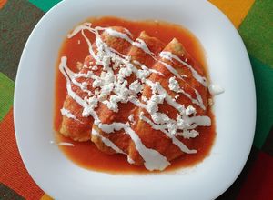 Una foto de Peneques en caldillo de jitomate de la abuela 😋👏🏼