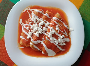 Una foto de Peneques en caldillo de jitomate de la abuela 😋👏🏼