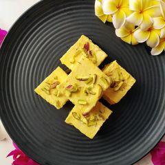 A picture of Mango Ice Cream Sandesh.