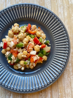 Una foto de Ensalada de garbanzos