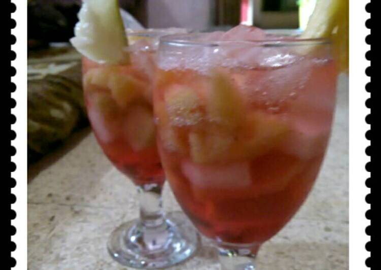 Cocktail merah delima