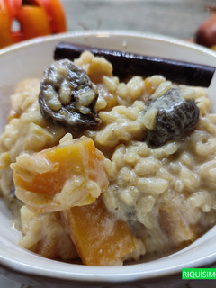 Una foto de Arroz meloso con calabaza, higos y manzana
