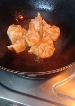 A picture of Fried veggie momos....
