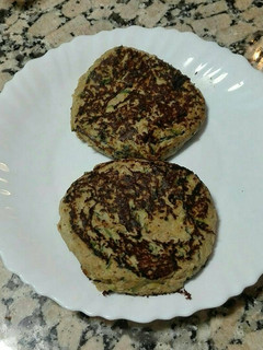 Una foto de Hamburguesa fit de atún y calabacín